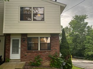 2906 Autumnwood Dr, Pittsburgh, PA 15216