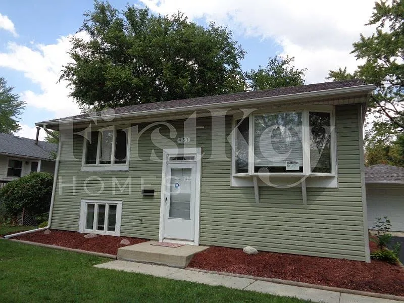 4 bed, 2.0 bath, 1528 sqft, $2,670 — Photo 2