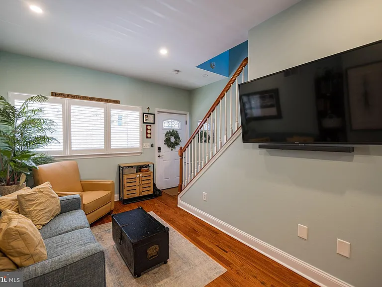 2217 League St — Photo 2