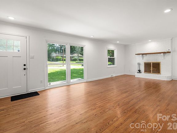 3rd image of 4300 Dowling Dr