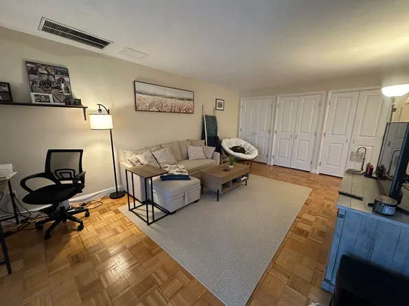 1204 Greendale Ave APT 125, Needham, MA 02492