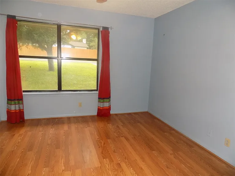 209 Oak Crest Ln — Photo 7