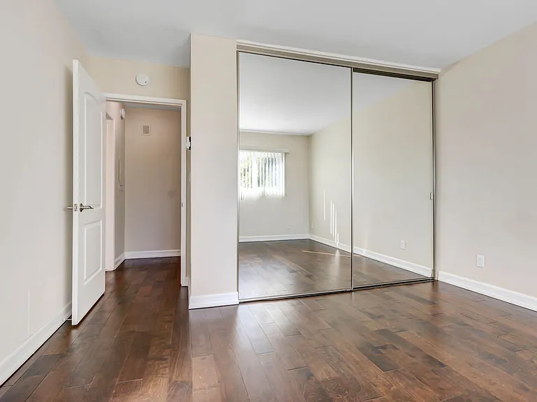 1319 Berkeley St in Santa Monica - large apartments, feels like a condo! — Photo 15