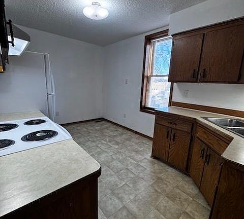 5th image of 418 N Walnut St APT B