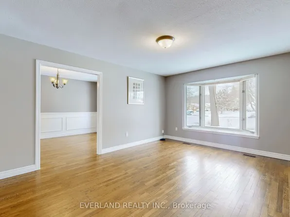 173 Thompson Dr, East Gwillimbury, ON L9N 1E2