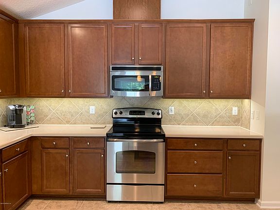 3rd image of 209 Burlington Ct