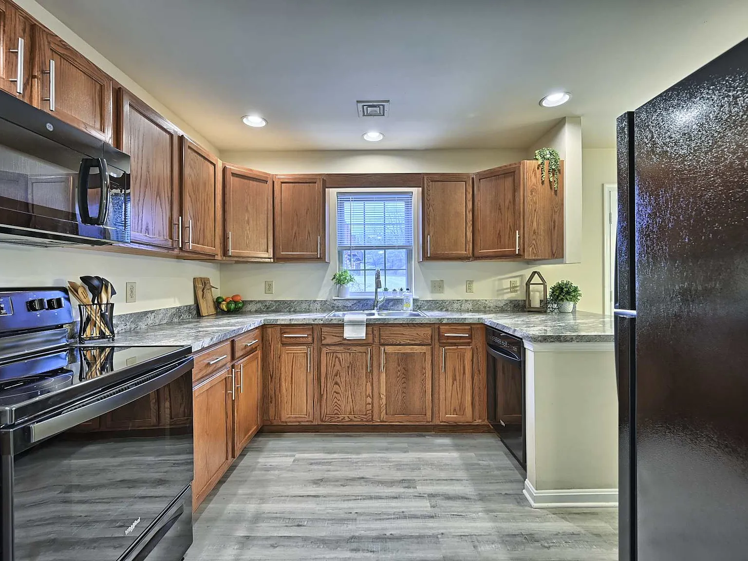 Timber Ridge Town Homes — Photo 2