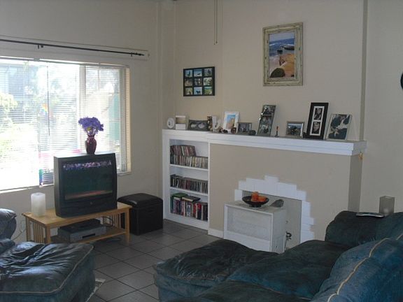 2nd image of 2116 C St APT 1