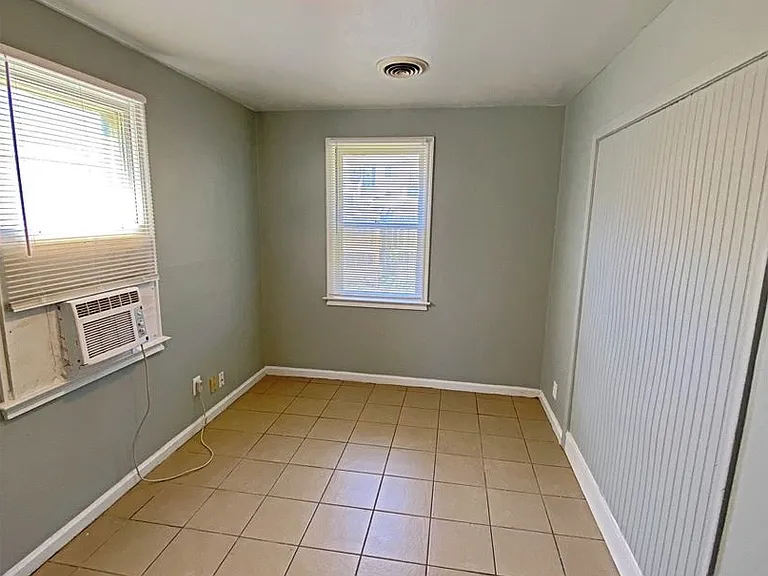 5648 Dorcas St — Photo 8