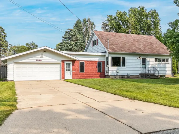 1918 Alaska St, Oshkosh, WI 54902