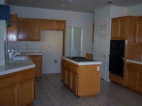 Kitchen w/ Island
