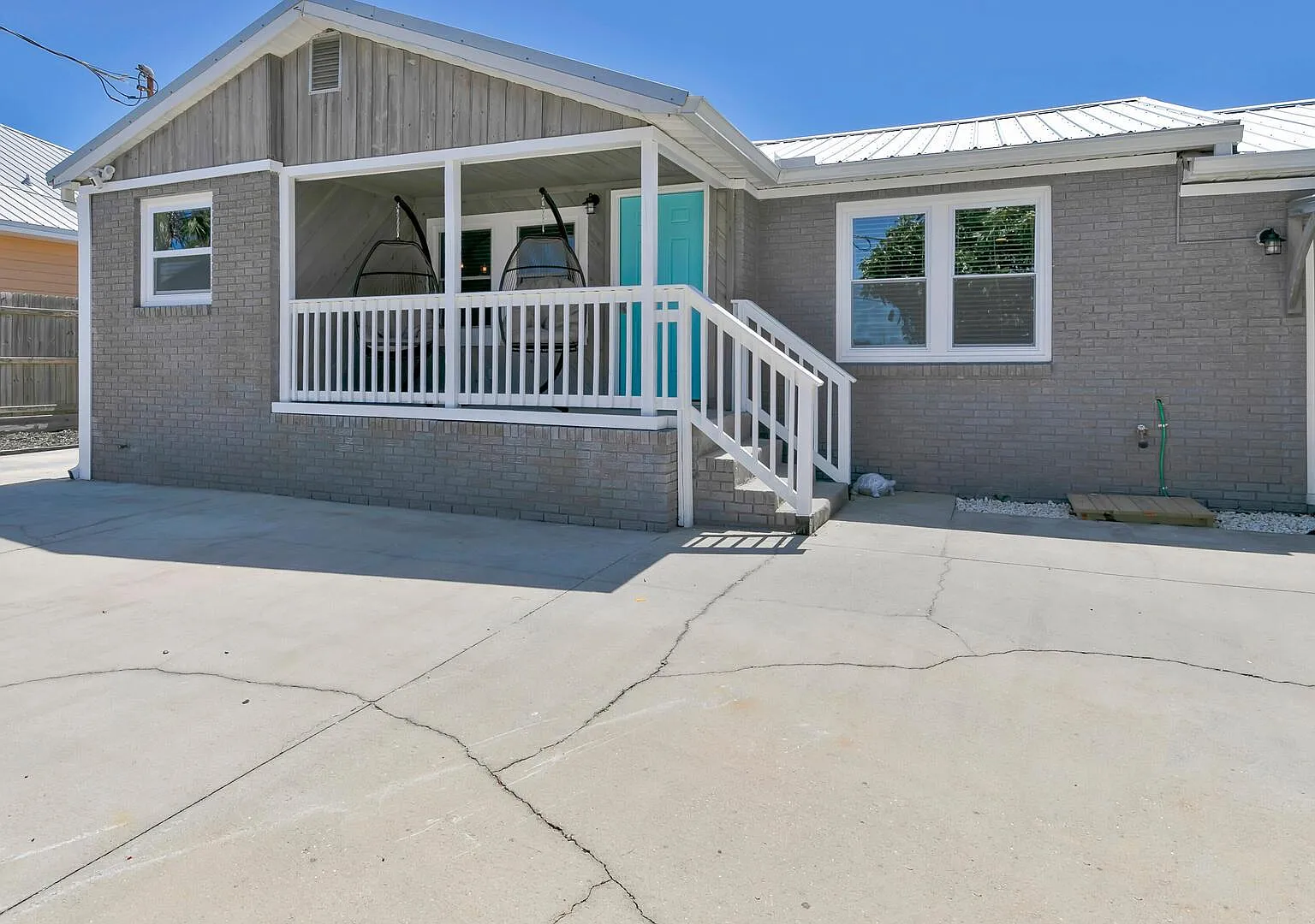 22615 Hilltop Ave — Photo 1