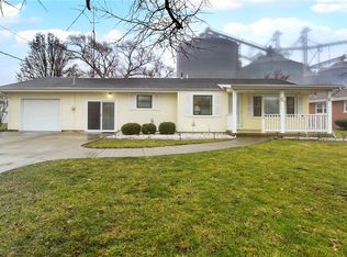 225 S Walnut St, Arcola, IL 61910