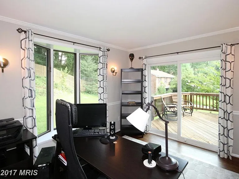 6710 Bracken Ct — Photo 8