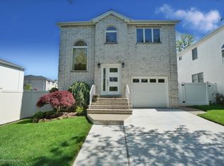 334 Shore Rd, Staten Island, NY 10307