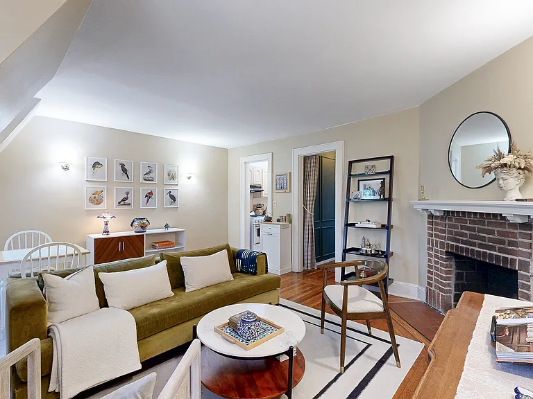 291 Burns St #2 — Photo 6