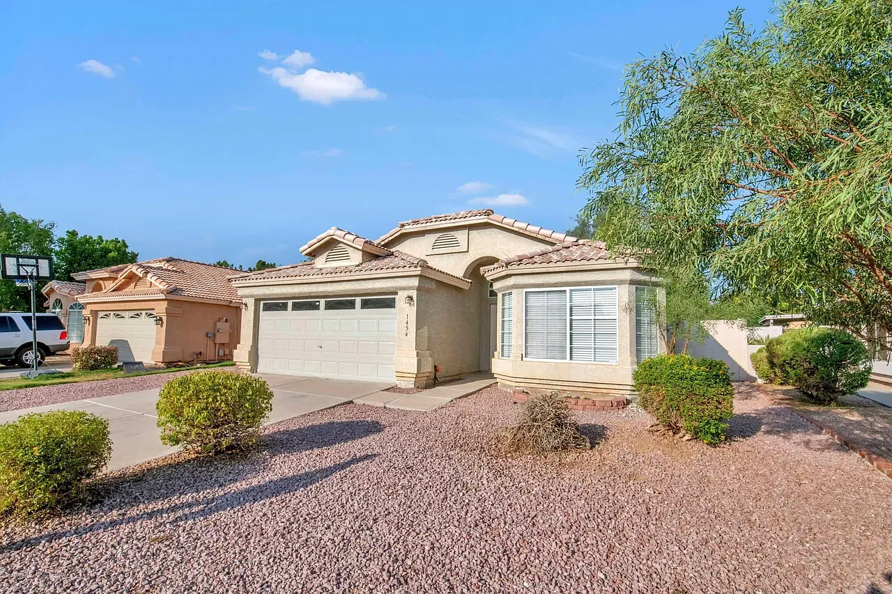 3 bed, 1548 sqft, $995 — Photo 1