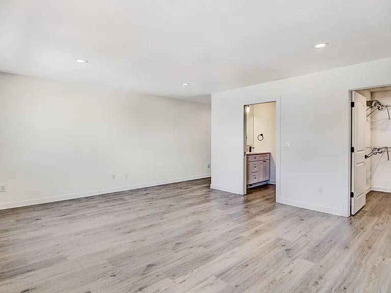 2460 Cedarwood Ln — Photo 13
