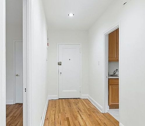 5th image of 43-10 48th Ave APT 4S