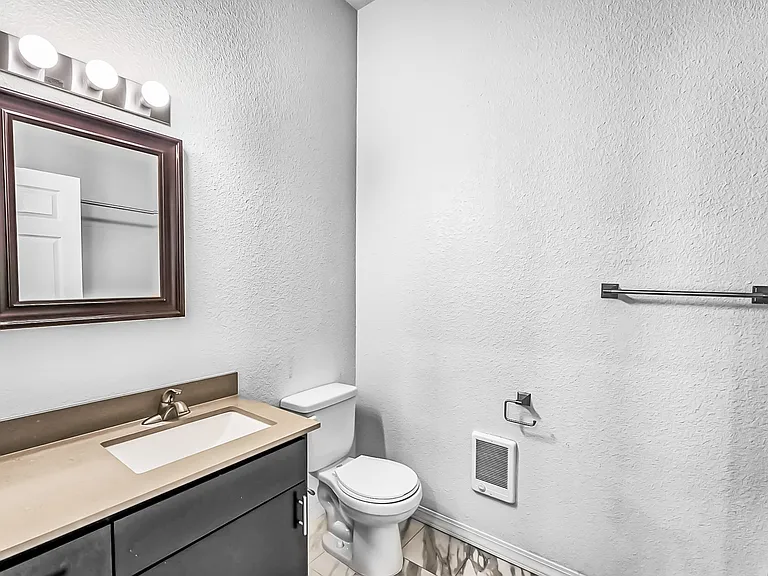 580 1st Ave N #206 — Photo 14