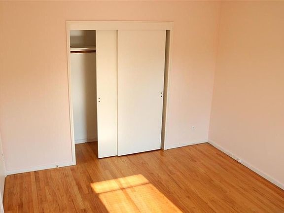 5th image of 20 Westview Ave