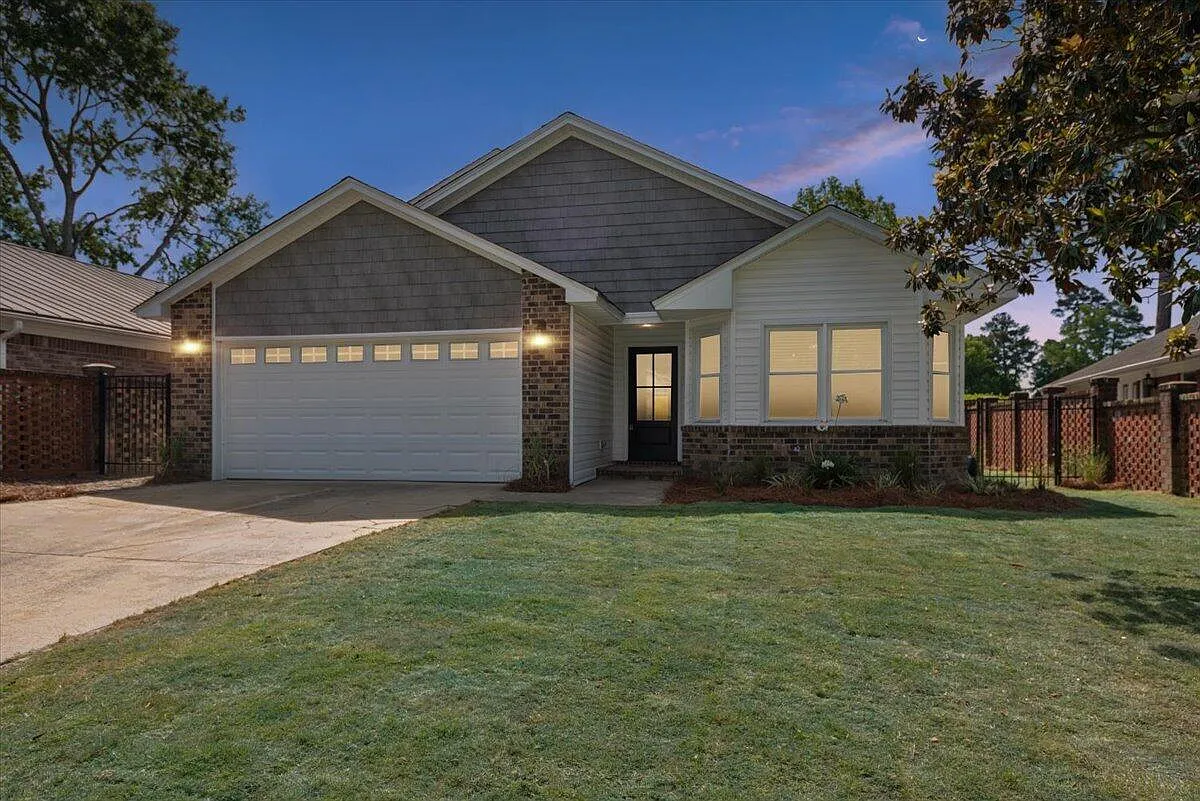 3 bed, 2.5 bath, 2302 sqft, $5,000 — Photo 1