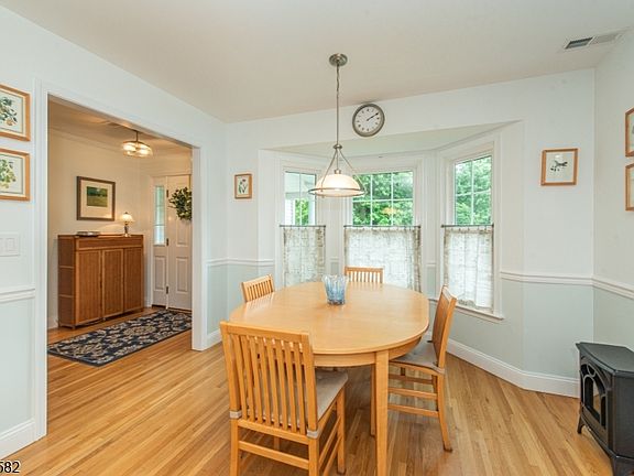 4th image of 31 Cooper Ln