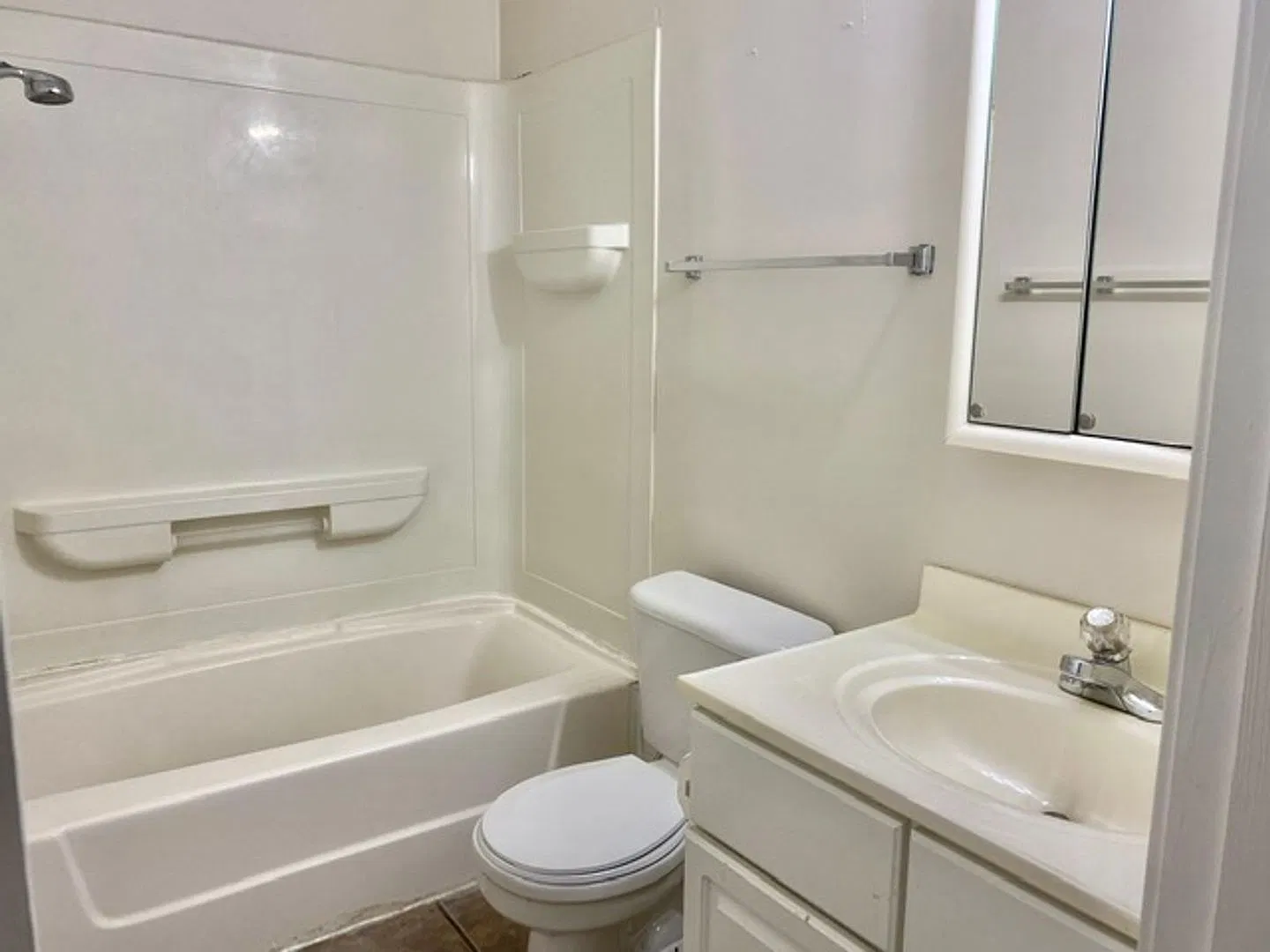 2811 Pembroke Lane C25 — Photo 4
