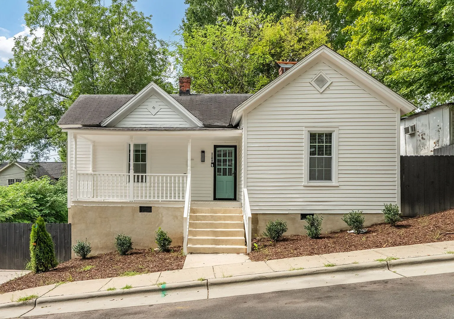 Charming 2-bedroom, 1-bathroom home near downtown Durham — Photo 1