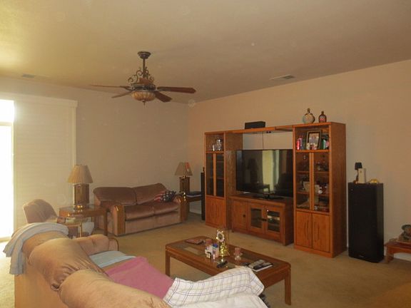 2nd image of 3914 E Cambridge Ave