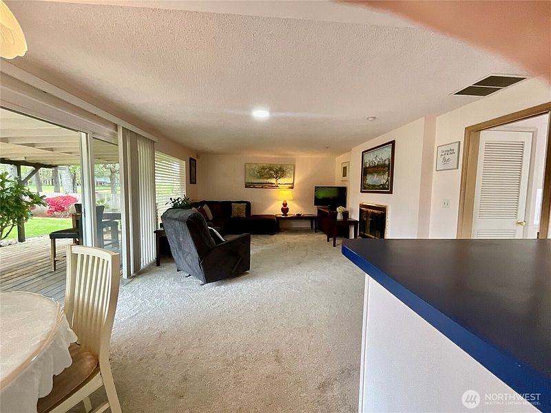 5th image of 7711 Sapphire Drive SW