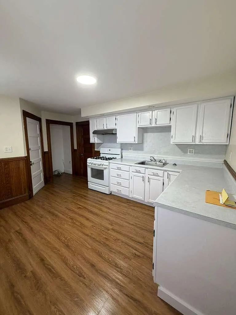 3 bed, $3,500 — Photo 3