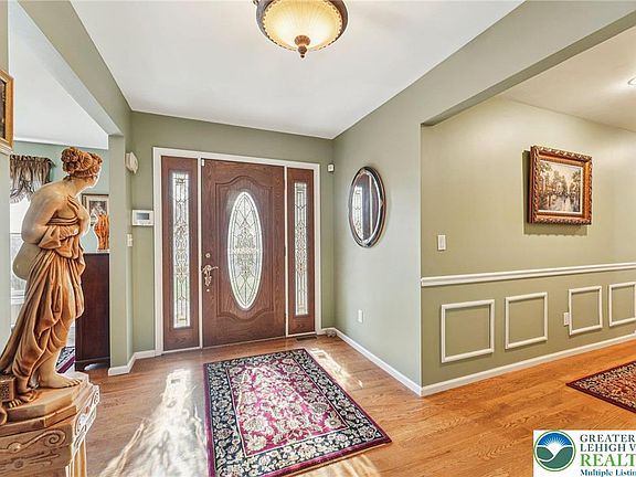 2nd image of 19 Farmer Ct