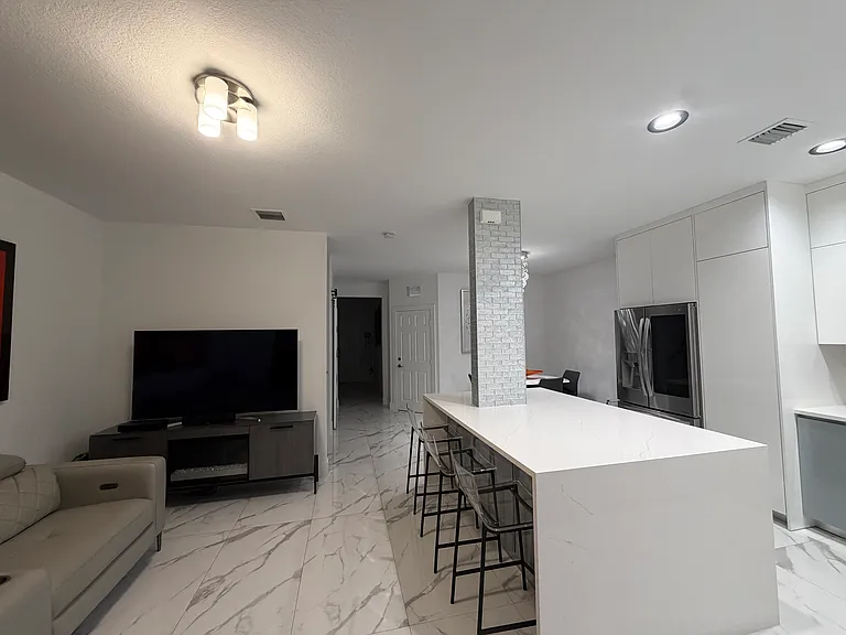 3755 SE 3rd Ct — Photo 5