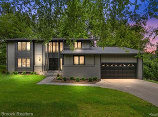 1470 Ashton Dr, Rochester Hills, MI 48309