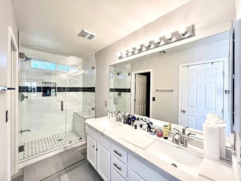 2607 Heathrow St — Photo 10