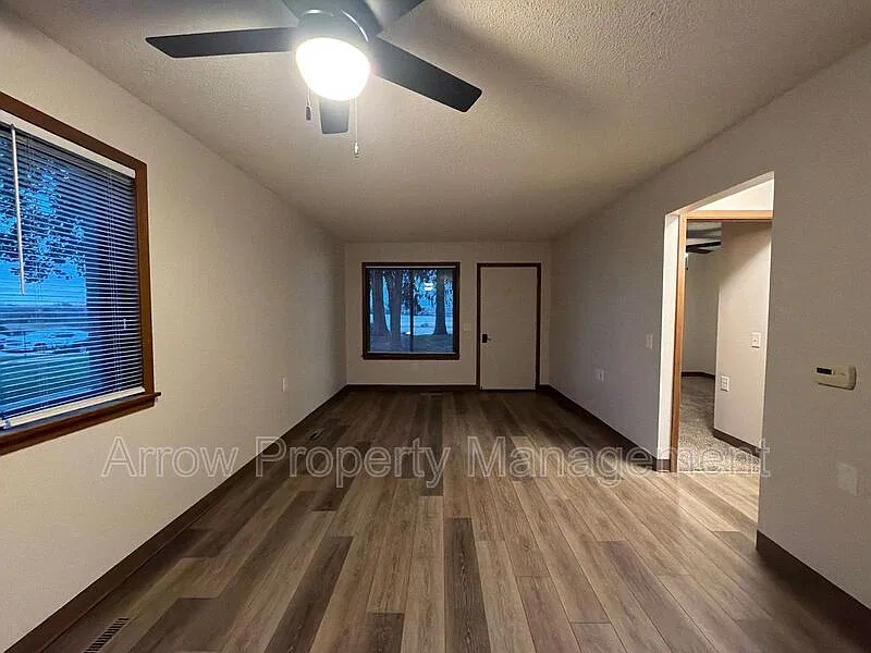 1 bed, 1.0 bath, $695 — Photo 2