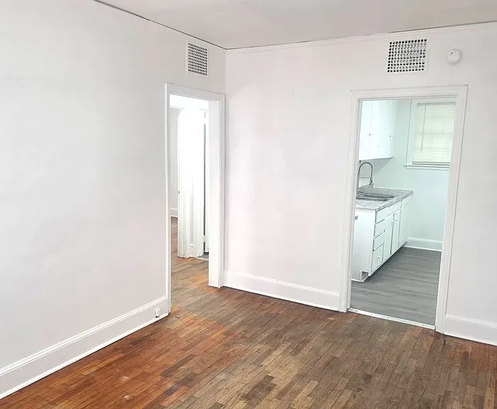 19 Woodlawn Ave #1 — Photo 3