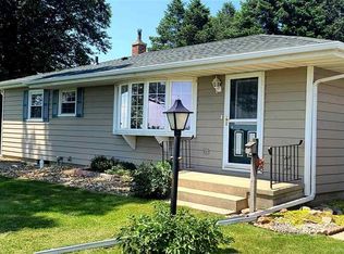 2674 Iowa Ave, Independence, IA 50644