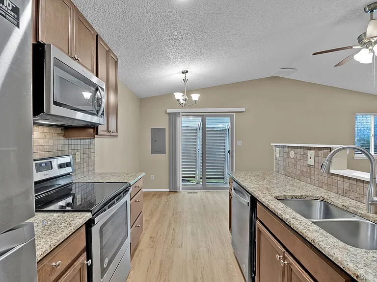 4618 Excalibur Ct — Photo 17