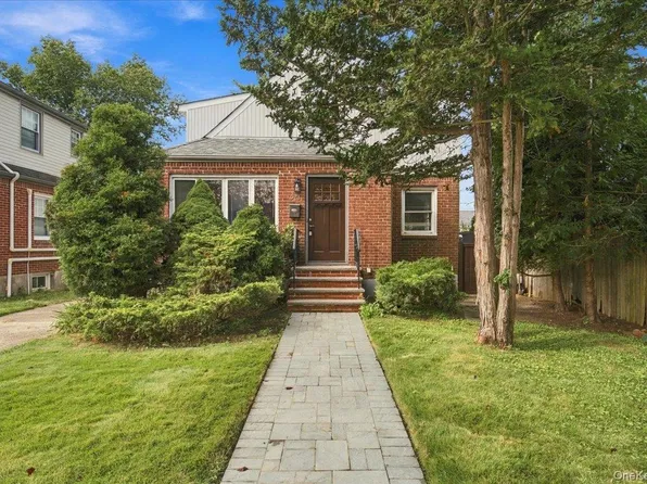 973 N 3rd Street, New Hyde Park, NY 11040