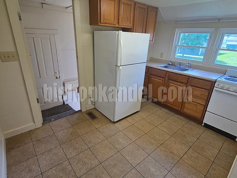 325 E Foulke Ave — Photo 7