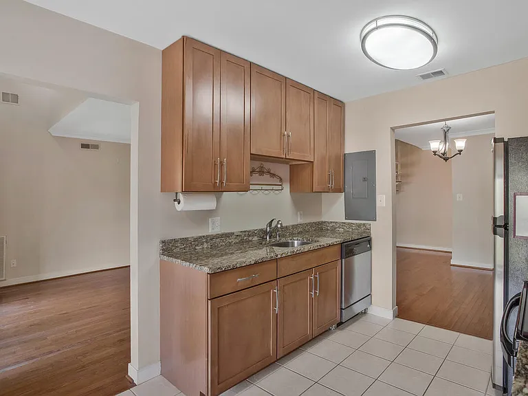 302 Hilltop Ln #K — Photo 12