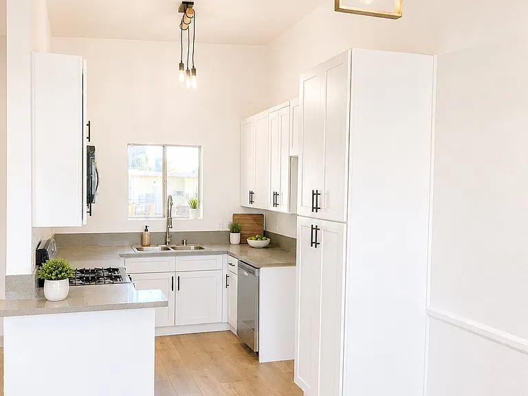 4540 Hazeltine Ave #14 — Photo 7