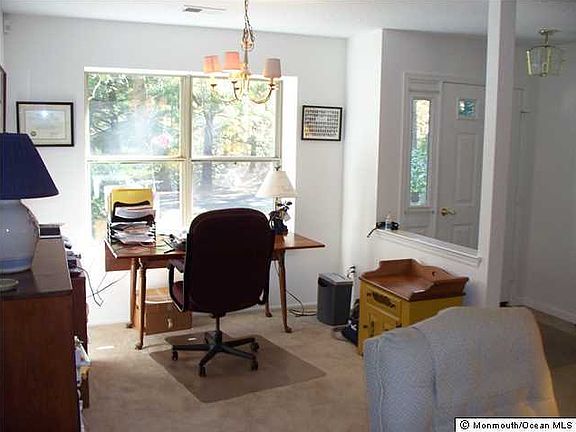 5th image of 618 Petunia Lane S