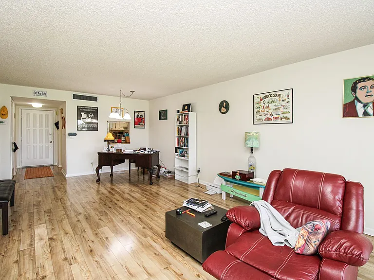 41 High Point Cir S #303 — Photo 22