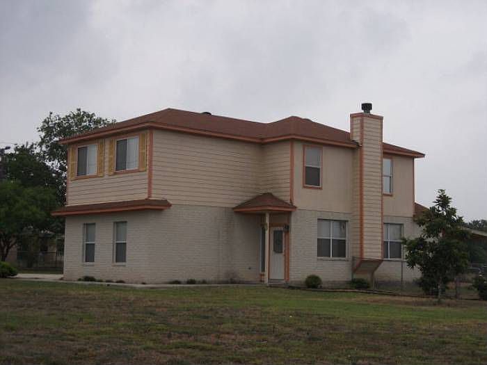1st image of 903 River Hills Dr