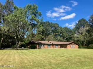 2 Rolling Hill Rd, Vicksburg, MS 39183