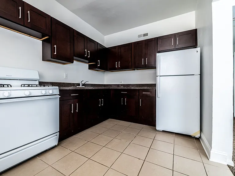 5051 S Forrestville — Photo 95