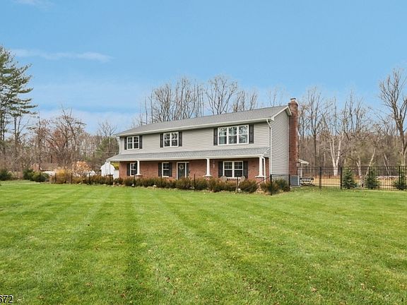 3rd image of 22 Cooper Ln